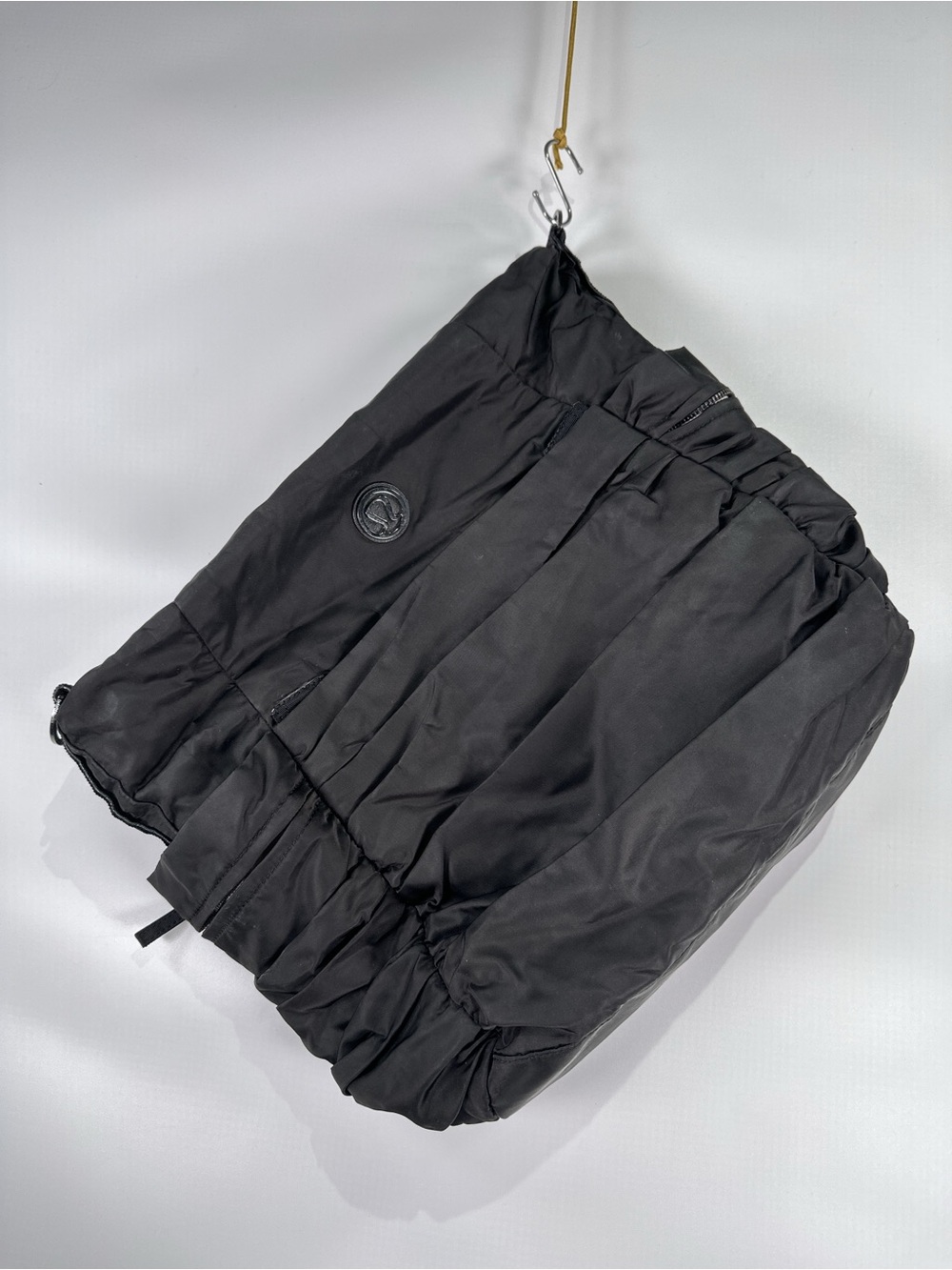 Lululemon Triumphant Tote Ruched Pleated Top Zip Nylon Black OS - Picture 2 of 13